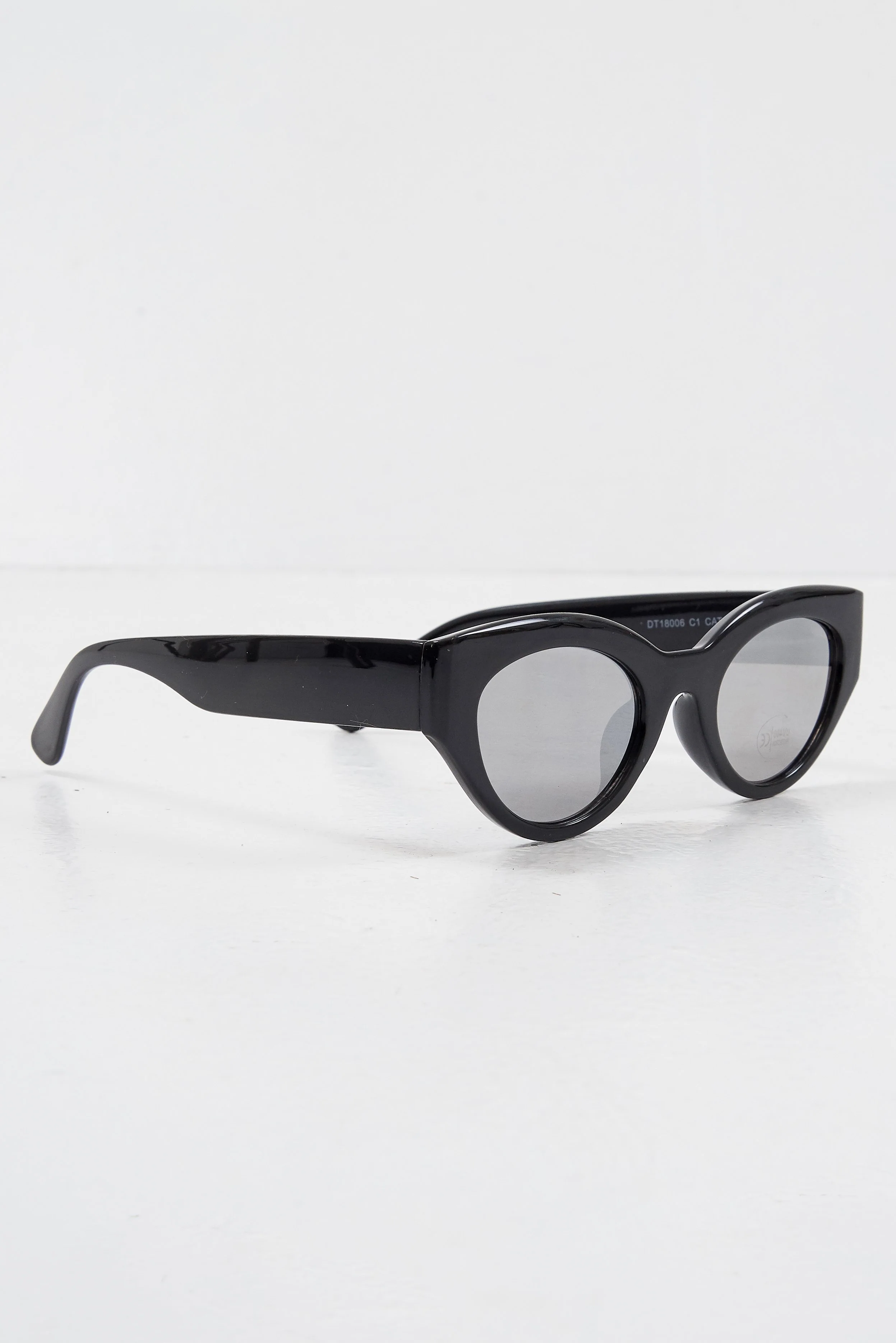 Black Chunky Oval Tinted Lens Sunglasses - Dailey - Image 3